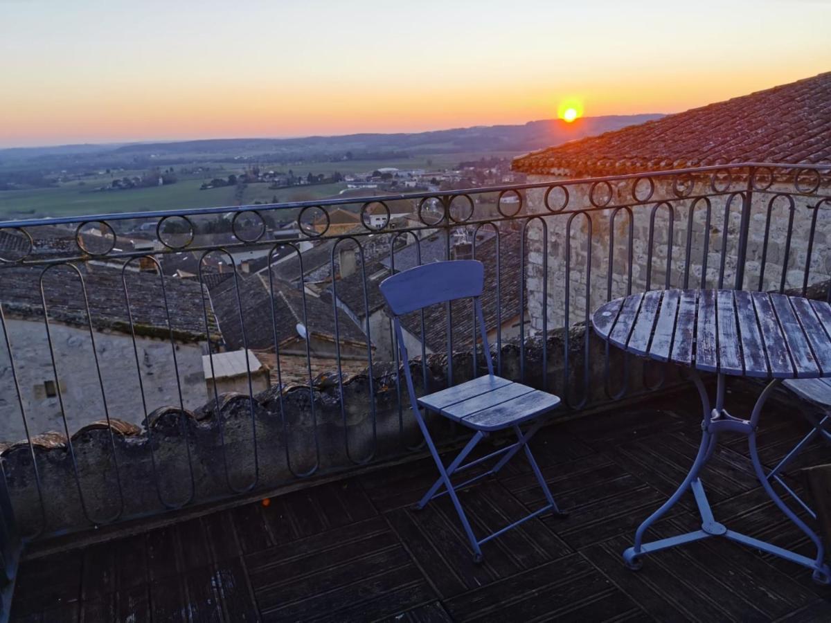 Maison De Charme Spacieuse, Terrasse Et Vue Sur La Place Monflanquin Dış mekan fotoğraf